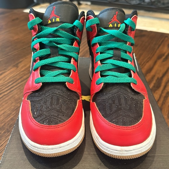 Air Jordan 1 Mid SE (GS) ‘Christmas’ Size 7 - Picture 3 of 11